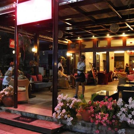 Okeania Seafront Rooms In カメナブルナ エクステリア 写真