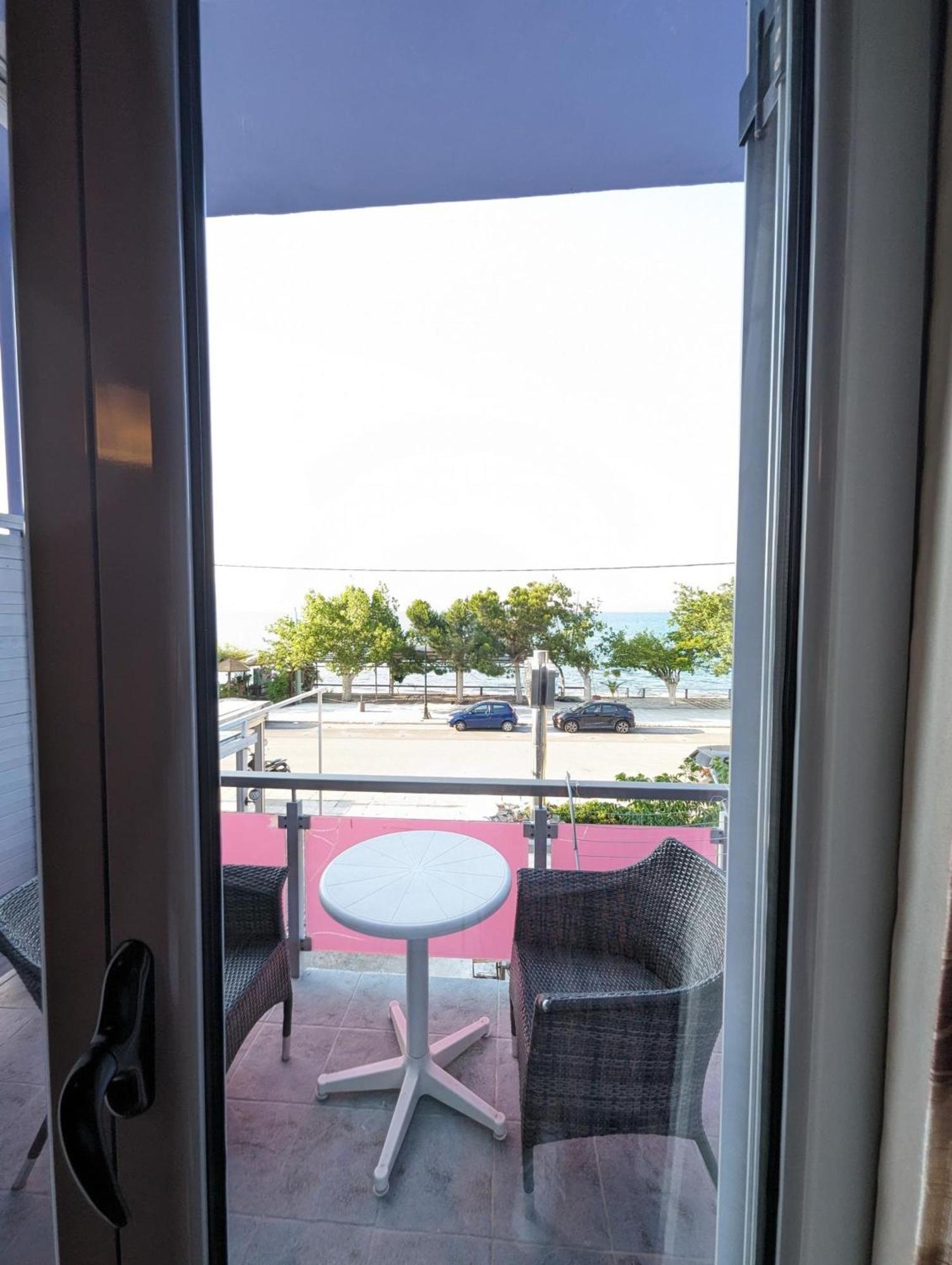 Okeania Seafront Rooms In カメナブルナ エクステリア 写真