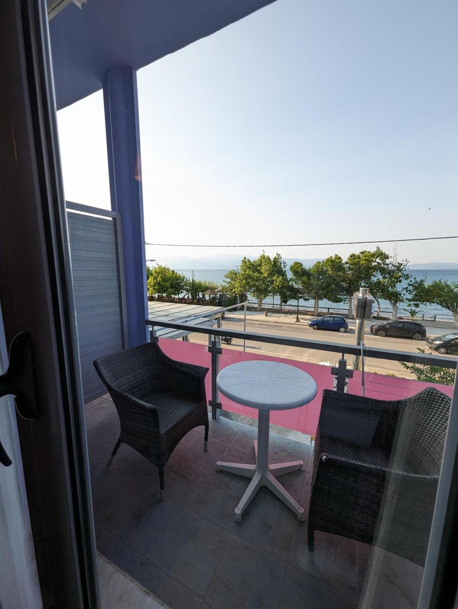 Okeania Seafront Rooms In カメナブルナ エクステリア 写真