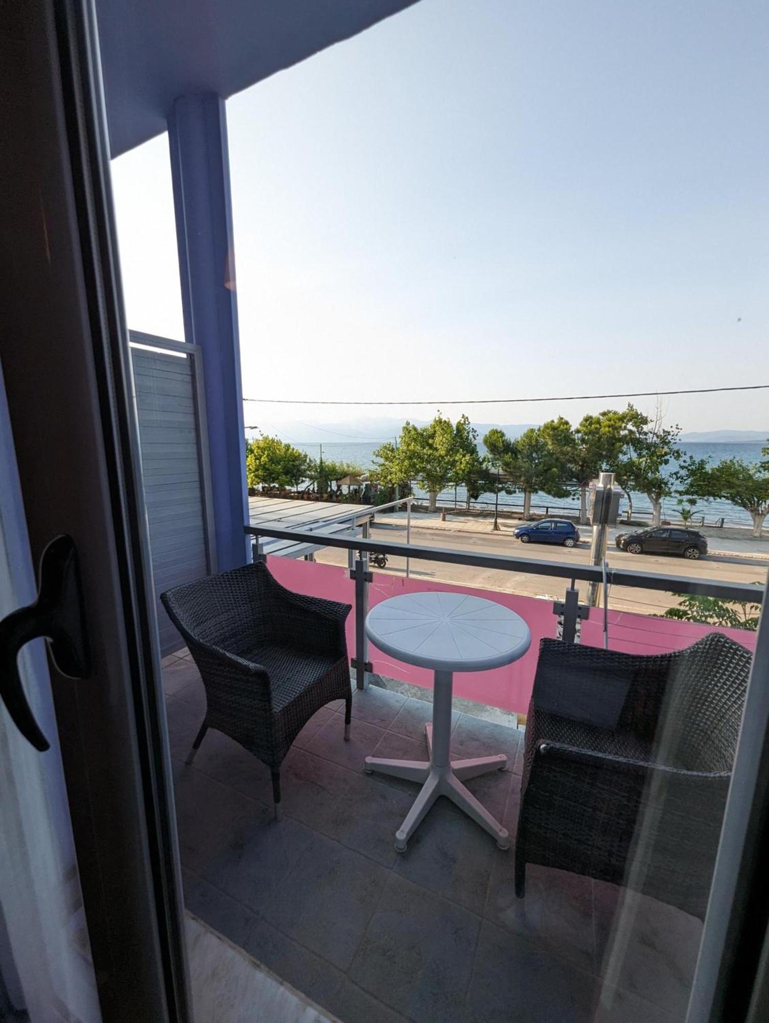 Okeania Seafront Rooms In カメナブルナ エクステリア 写真