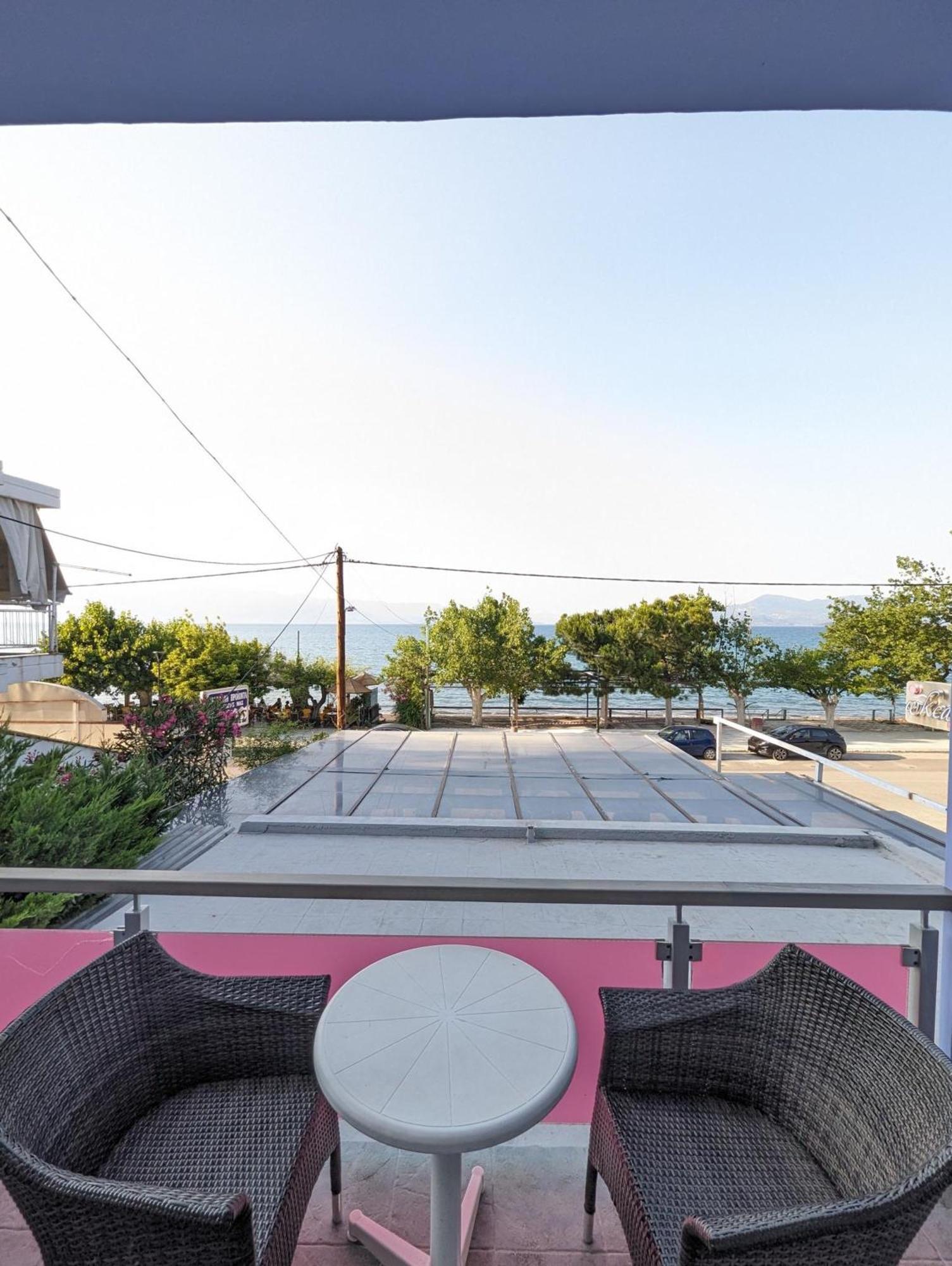 Okeania Seafront Rooms In カメナブルナ エクステリア 写真