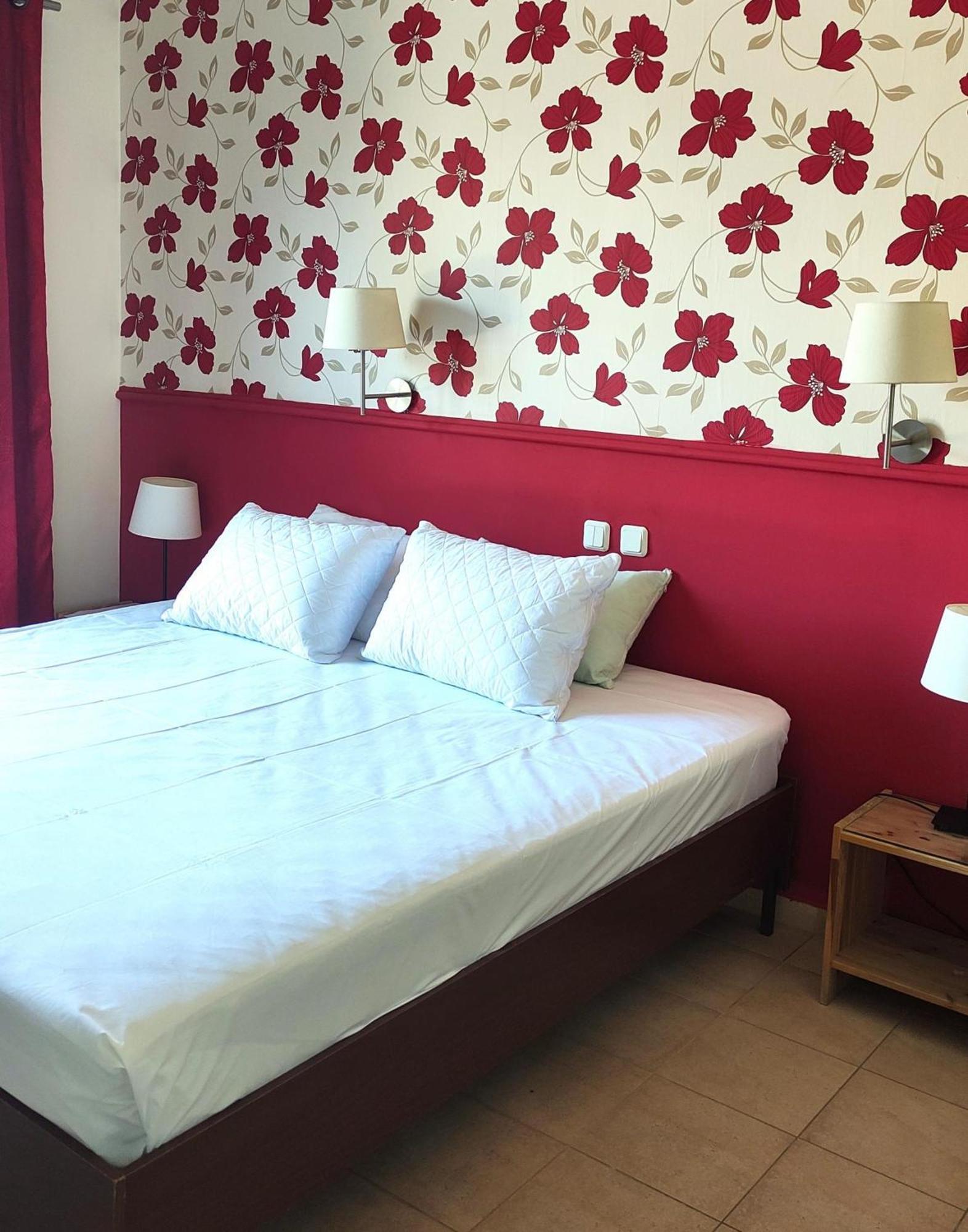 Okeania Seafront Rooms In カメナブルナ エクステリア 写真
