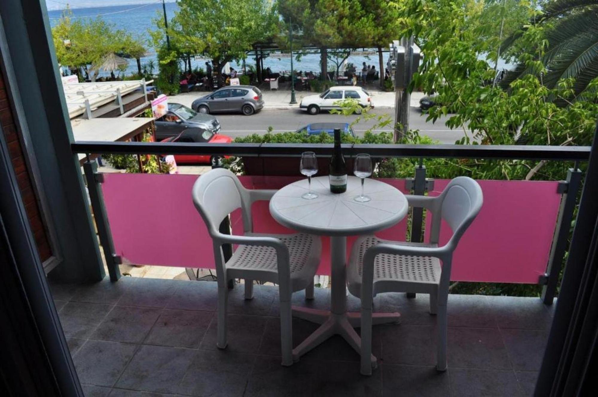 Okeania Seafront Rooms In カメナブルナ エクステリア 写真