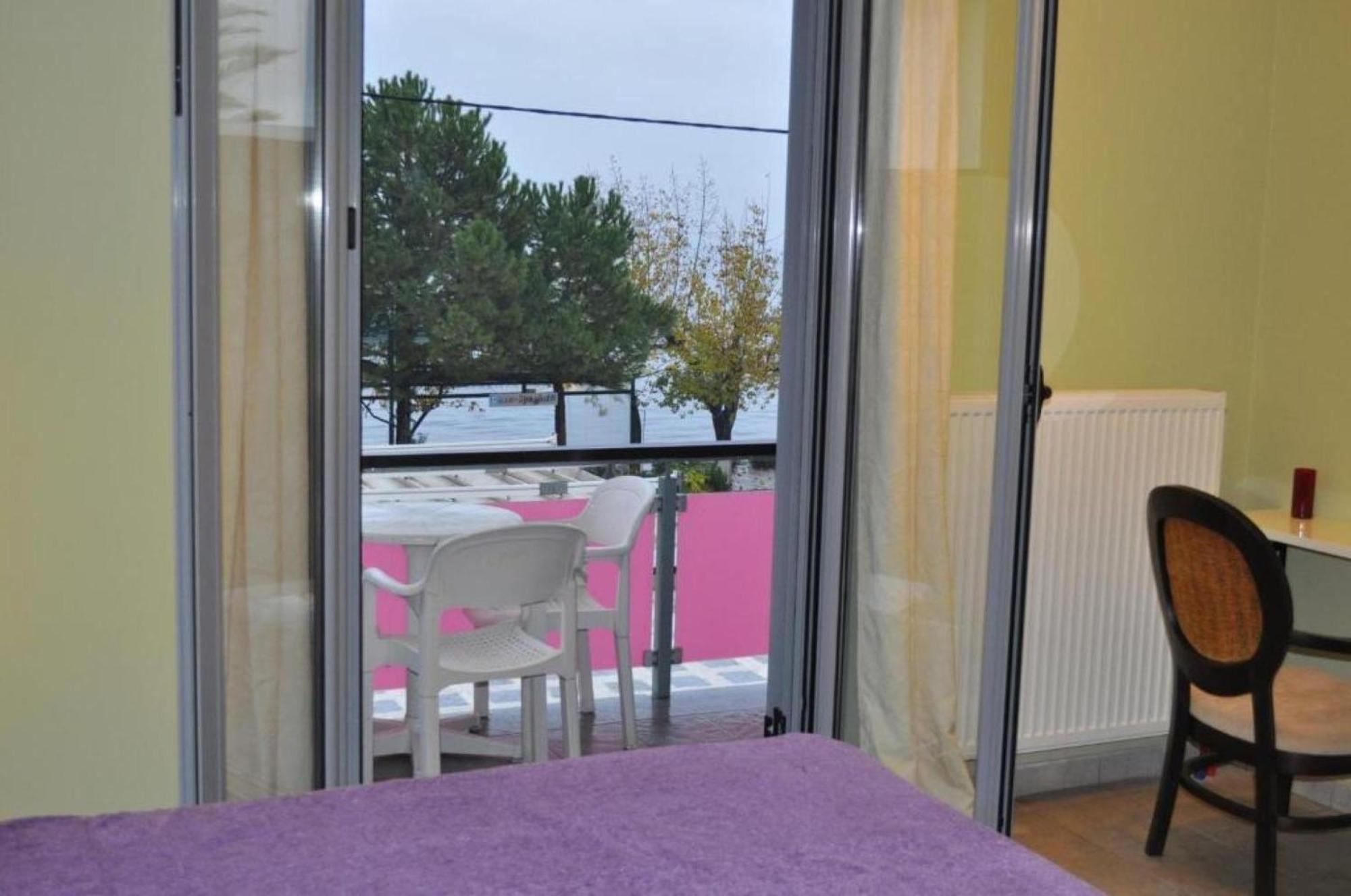 Okeania Seafront Rooms In カメナブルナ エクステリア 写真