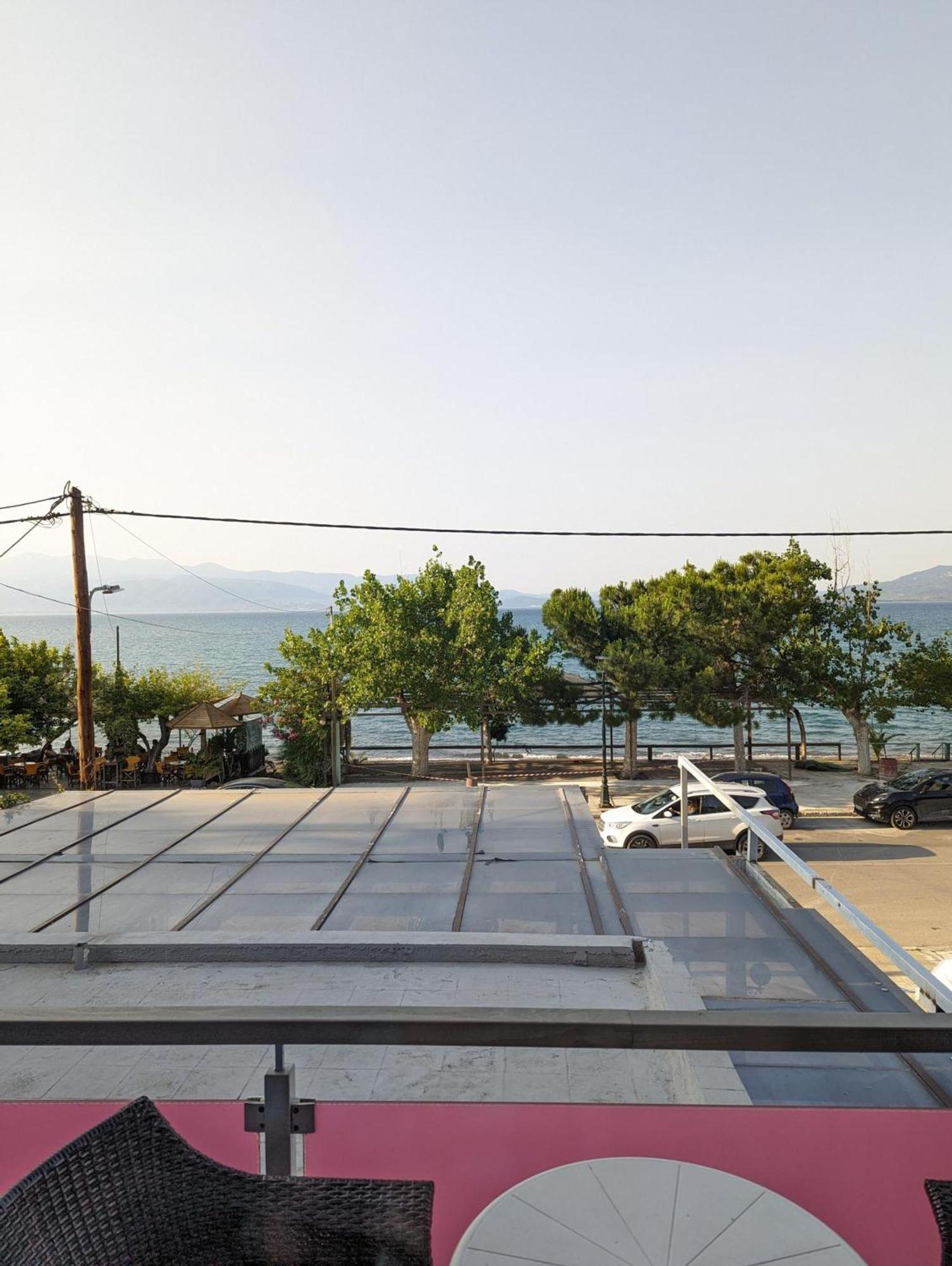 Okeania Seafront Rooms In カメナブルナ エクステリア 写真