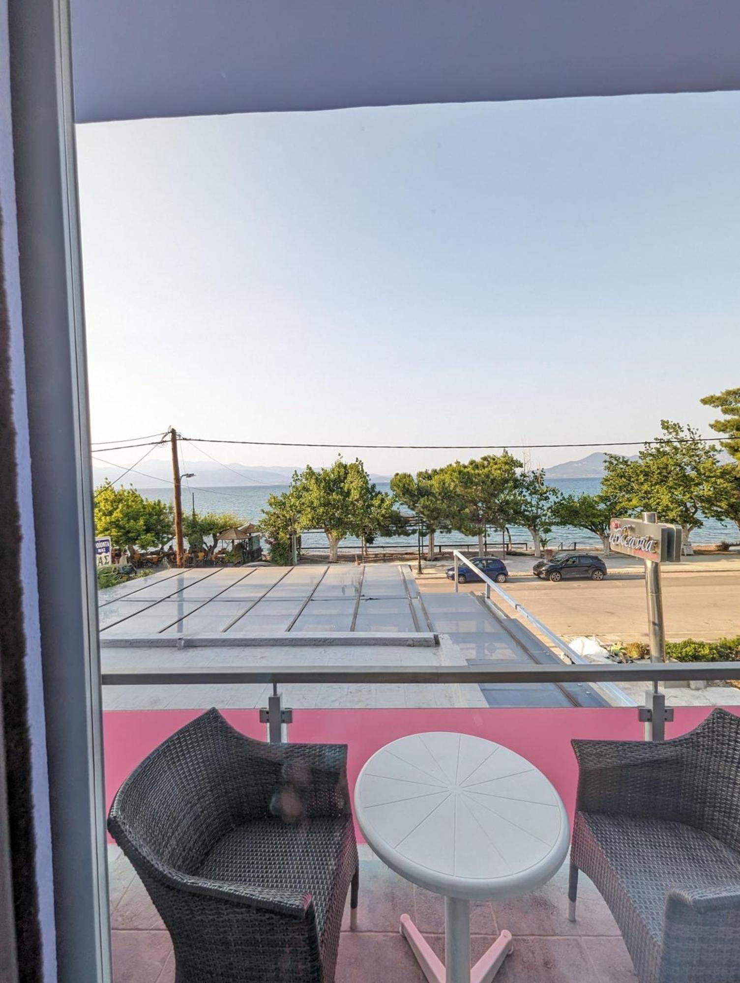 Okeania Seafront Rooms In カメナブルナ エクステリア 写真