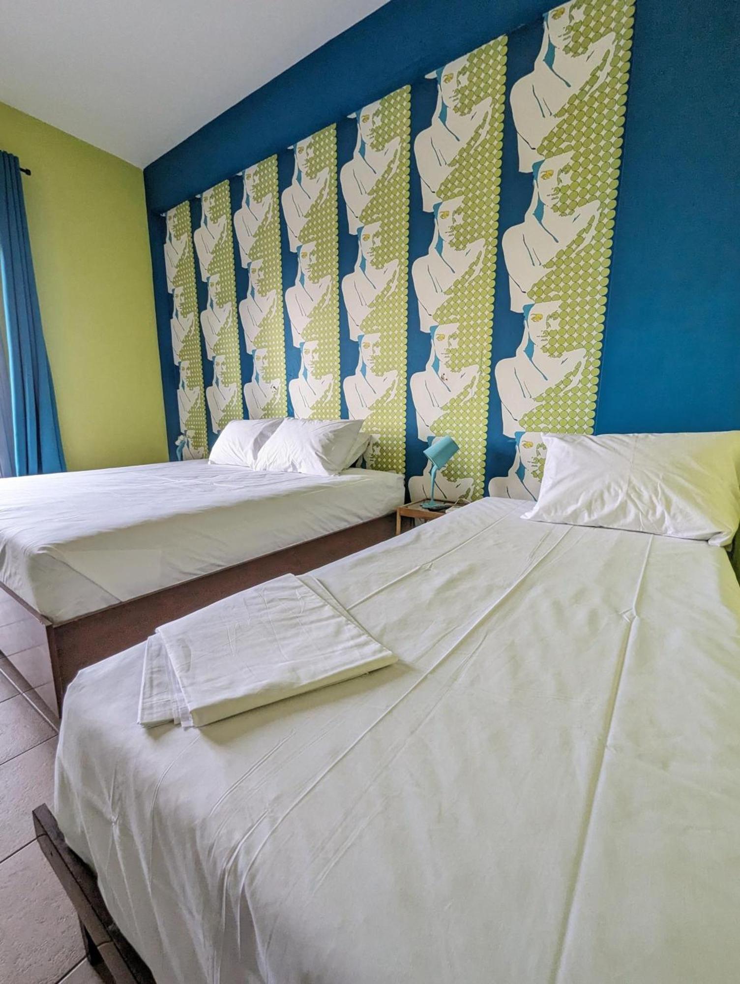 Okeania Seafront Rooms In カメナブルナ エクステリア 写真