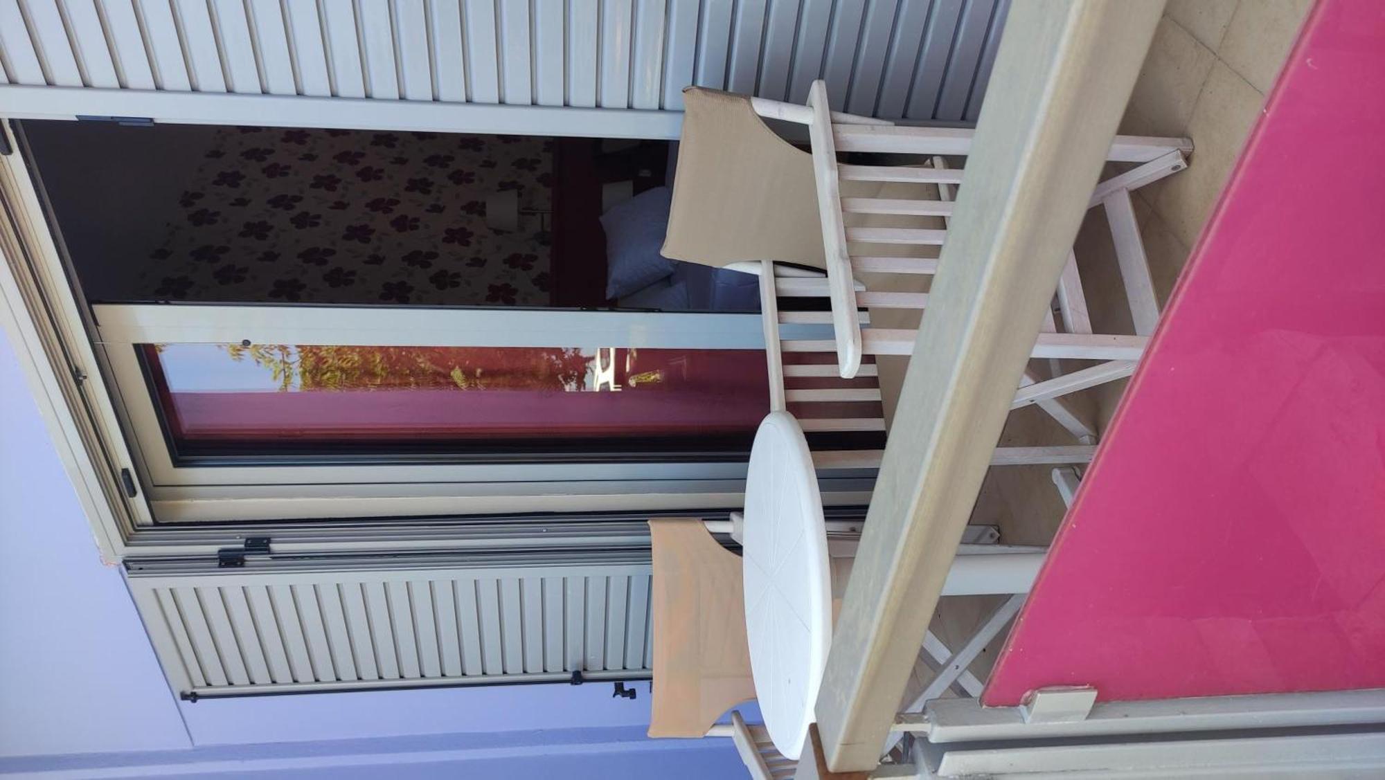 Okeania Seafront Rooms In カメナブルナ エクステリア 写真