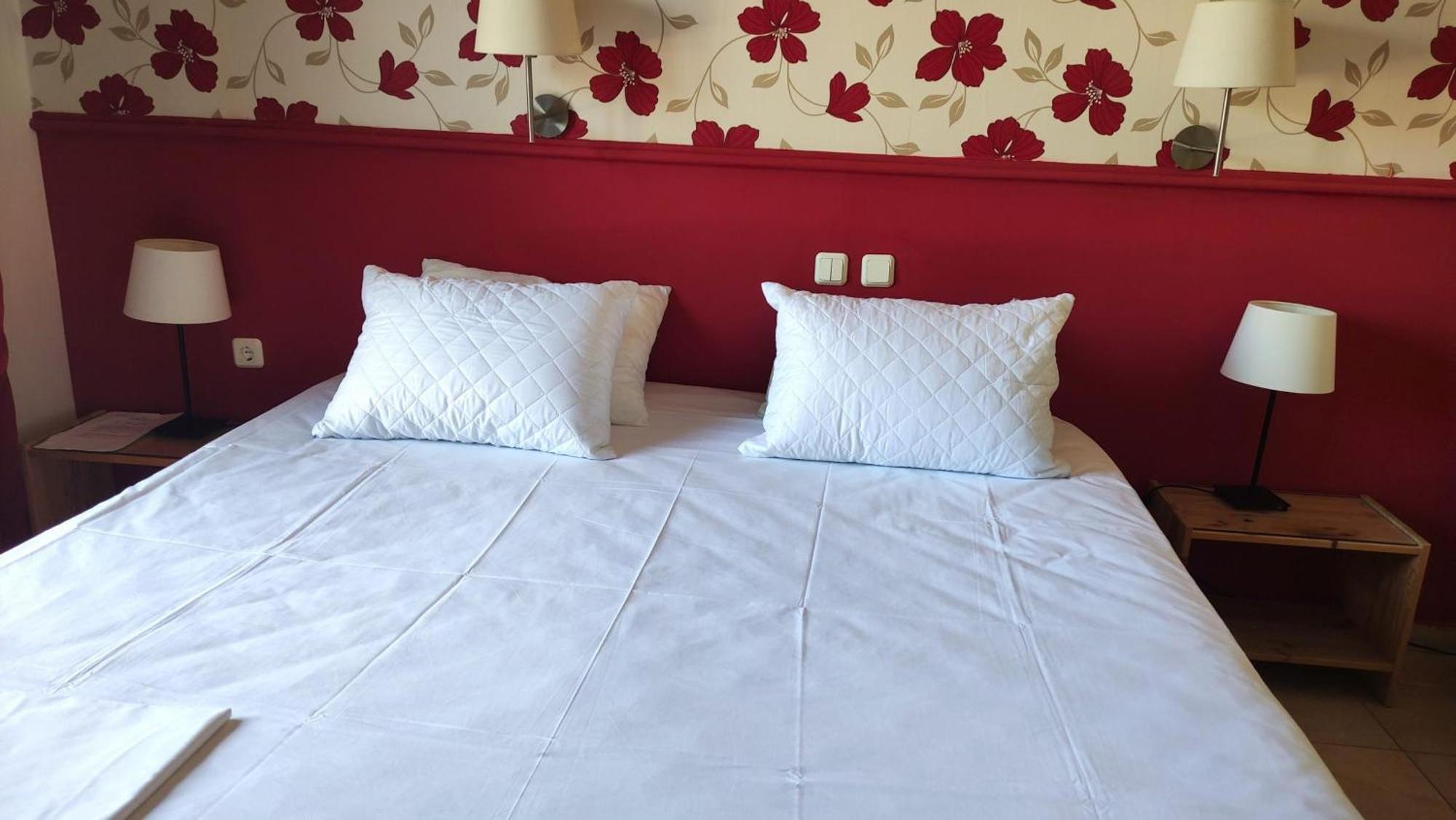 Okeania Seafront Rooms In カメナブルナ エクステリア 写真