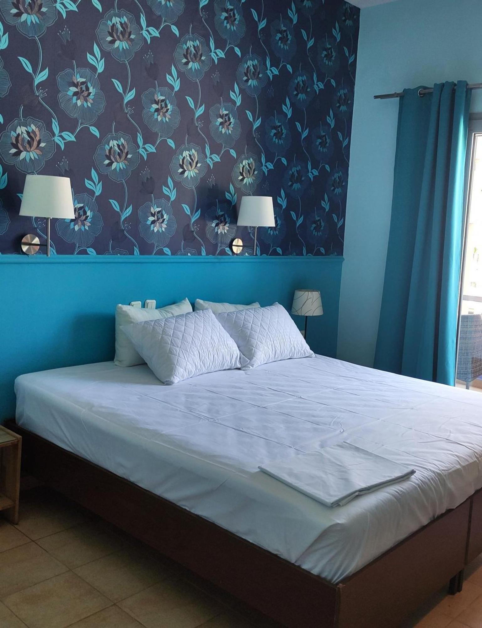 Okeania Seafront Rooms In カメナブルナ エクステリア 写真