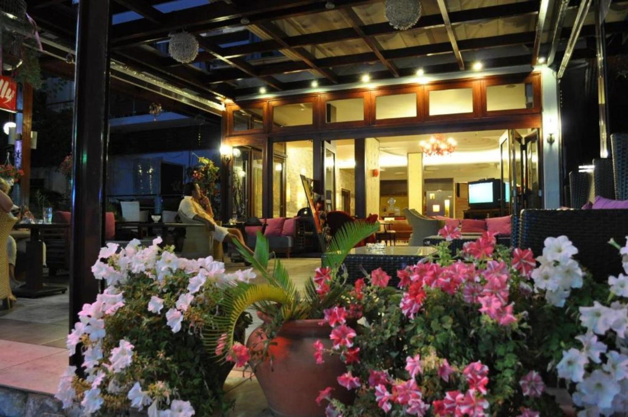 Okeania Seafront Rooms In カメナブルナ エクステリア 写真